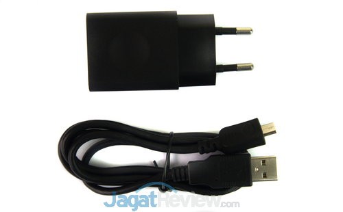 Charger dan kabel USB