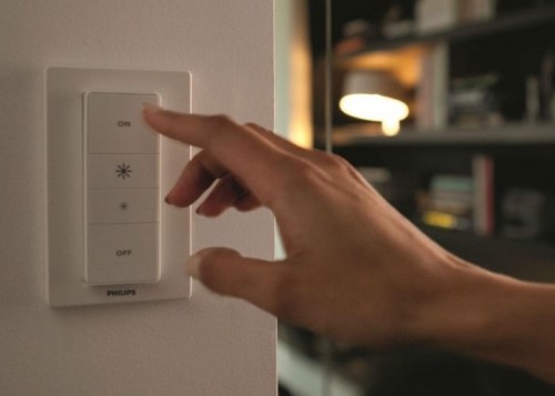 Phillips-Hue-Smart-Light-Bulb-Dimmer-Kit