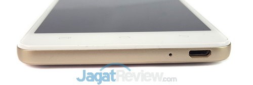 Di bagian bawah ada slot microUSB