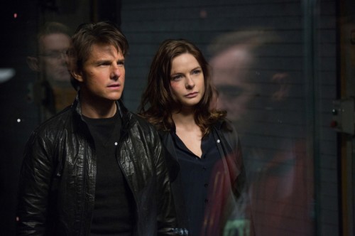 Weekend Box Office: Mission Impossible Masih Unggul 1 Left to right: Tom Cruise plays Ethan Hunt and Rebecca Ferguson plays Ilsa in Mission: Impossible – Rogue Nation from Paramount Pictures and Skydance Productions
