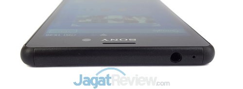 Di bagian atas ada slot audio jack 3.5mm