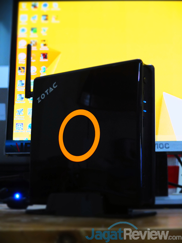 ZOTAC ZBOX EN860 On Action