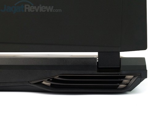 Xenom Hercules HC15S Rear Side Vent 01