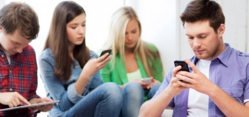 Studi : 68% Orang Dewasa di Amerika Serikat Miliki Smartphone, 45% Miliki Tablet 1 smartphoneaddiction-520x245