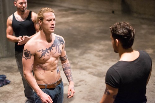 FOR FIRST USE IN USA TODAY - FIRST LOOK ON MAY 20, 2015 LUKE BRACEY (center) as Johnny Utah in the motion picture POINT BREAK, a Warner Bros. Pictures release. Credit: Reiner Bajo, Warner Bros. [Via MerlinFTP Drop]