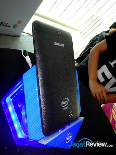EVERCOSS dan Intel Luncurkan Tablet Edukasi Win Tab S3 3 3