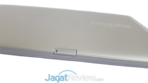 Review Tablet Axioo Windroid 9G+ 8 Di sisi yang sama dengan tombol power, Anda juga akan menemukan slot SIM-Card