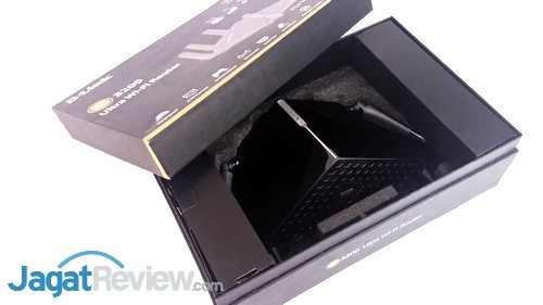 Hands-On Review Router D-Link DIR-890L 2 D-Link DIR-890L - 09