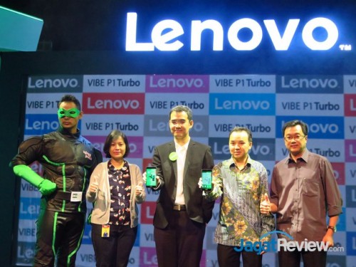 (ki-ka) Ibu Wilda Hurriyati selaku Device Partnership Manager Indosat Ooredoo, Bapak. Adrie R. Suhadi  selaku Country Head Smartphone Division Lenovo Indonesia, Bapak Shannedy Ong  selaku Country Manager Qualcomm Indonesia, Bapak Darma Soendaya Lukman selaku Account Director SCM