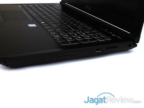 Review Notebook Gaming: MSI GE62 6QF Apache Pro 6 MSI GE62 6QF Apache Pro Right Side