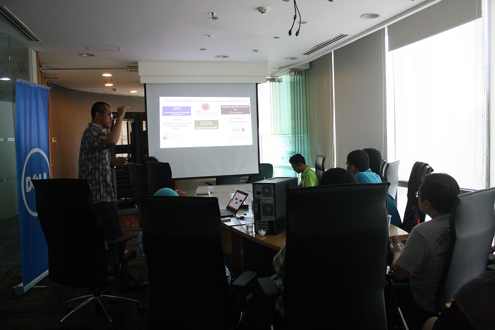 Photo 2 Erwin Yusran Country Business Manager Enterprise Solution Group Dell Indonesia