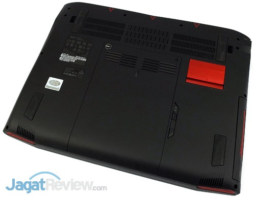 Review Notebook Gaming: Acer Predator 15 (G9-591-70VM) 15 ACER Predator 15 G9-591-70VM Bottom Side