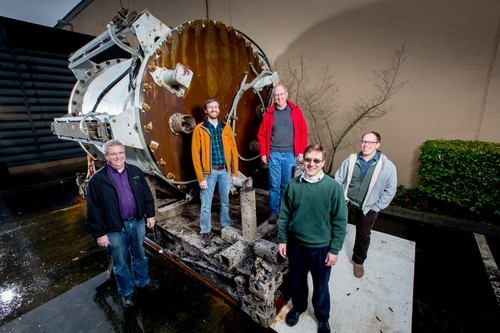 Microsoft Uji Coba Data Center di Dasar Laut 1 Project Natick Team