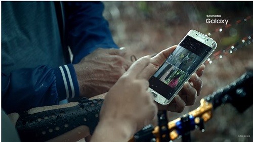 Penampakan Samsung Galaxy S7 dan S7 Edge Muncul Sebagai Iklan 2 galaxy s7 edge