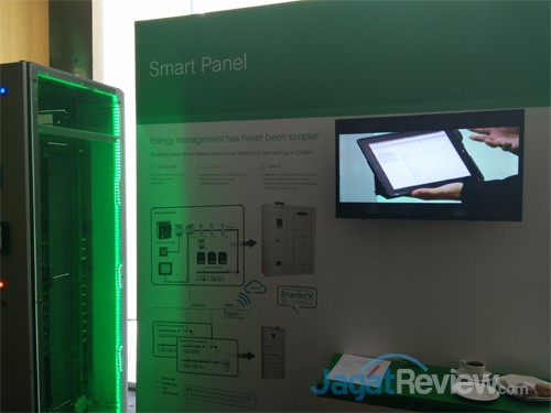 Smart Panel untuk manajemen daya di gedung dapat mudah di kontrol hanya menggunakan tablet.