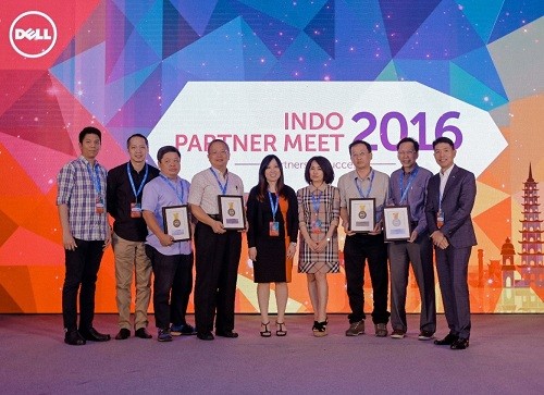 Foto - Para Pemenang Dell Consumer Partner Awards FY16