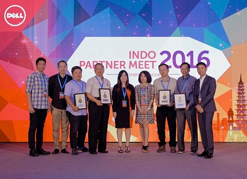 Foto Para Pemenang Dell Consumer Partner Awards FY16