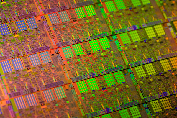 Intel Hentikan Siklus Tick-Tock? 14 Intel Wafer