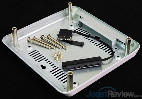 MSI CUBI HDD Bracket 03