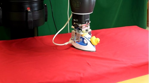 GPU NVIDIA Bantu Robot Penyetrika Pakaian Belajar 1 Robot Setrika