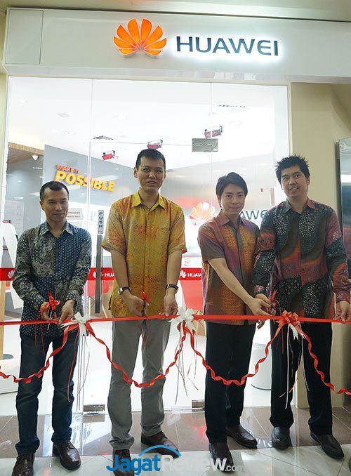 Huawei Resmikan Service Center Eksklusif di Jakarta! 1 Huawei-2