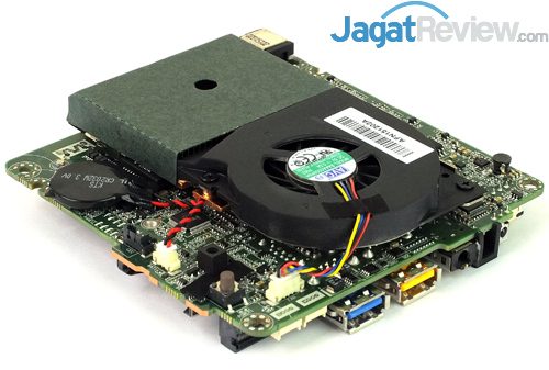 Intel NUC6i5SYH Motherboard 01
