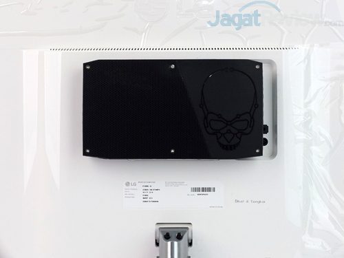 Intel NUC6i7KYK VESA Mounted 01