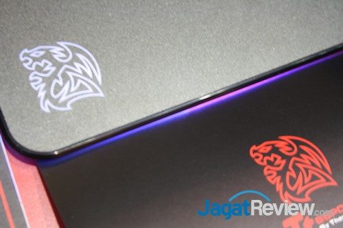 Draconem RGB, mouse pad dengan kemampuan iluminasi