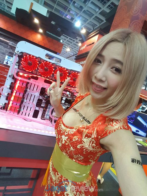 Booth Babes Computex 2016: PART I 4 4c6b708c-19d2-47b5-b12e-8bf1271860e8