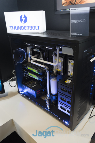 Computex 2016: PC Modding Di Booth Gigabyte 4 CustomWatercoolingMod2