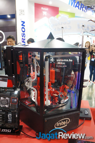 Computex 2016 Booth Raid: MSI 21 DSC07373