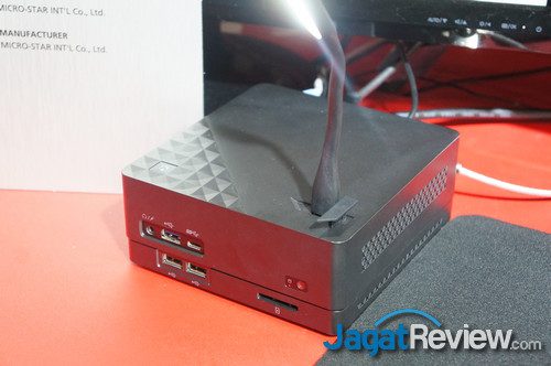 Computex 2016 Booth Raid: MSI 7 DSC07685