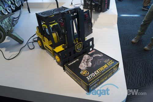 Computex 2016: PC Modding Di Booth Gigabyte 9 Forklift