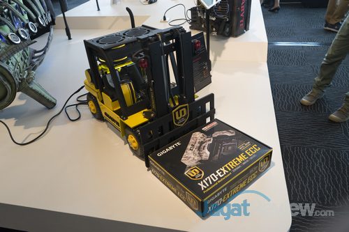 Computex 2016: PC Modding Di Booth Gigabyte 11 Forklift3