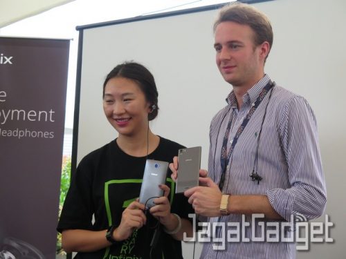 Infinix Luncurkan 2 Aksesoris Baru: X-Earphone dan X-Band 1 Infinix Luncurkan 2 Aksesoris Baru: X-Earphone dan X-Band