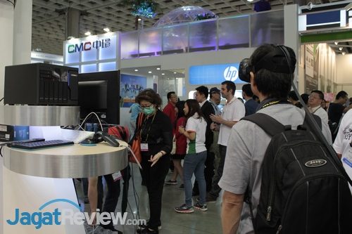 Computex 2016: Mencoba VR dengan NAS Bersama QNAP 1 QNAP - VR Demo