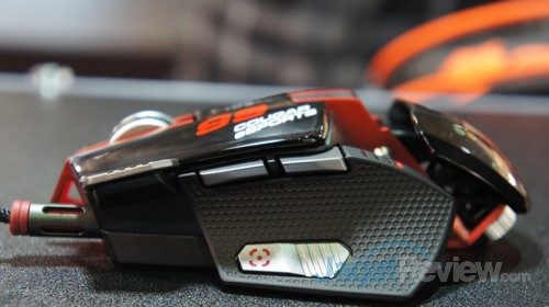 Dari samping, 700M terlihat seperti mobil balap