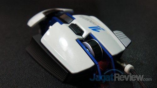 Cougar 700M tersedia dalam 4 pilihan corak warna