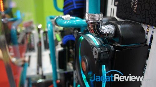 Thermaltake memperlihatkan solusi cooling penuh warna tahun ini