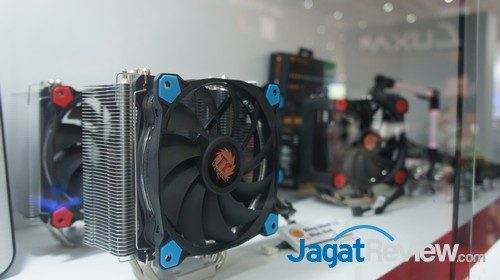 Air cooling Thermaltake dilengkapi dengan lampu yang dapat memperlihatkan banyak variasi warna