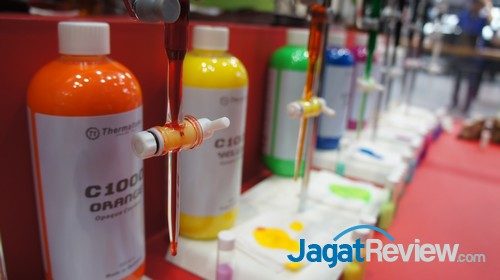 Hanya dengan mengkombinasikan warna yang ada, Anda bisa membuat tema warna yang seragam di dalam PC