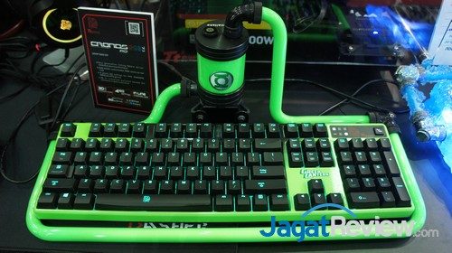 Tidak hanya terbatas dipasang di dalam PC, pipa coolingnya juga bisa digunakan seperti kreasi modder ini