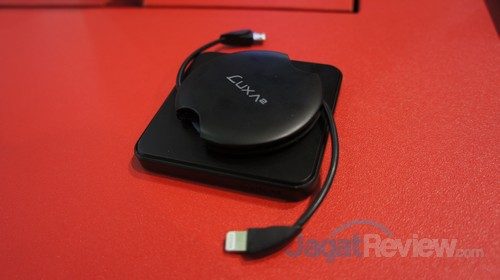 Computex 2016: Thermaltake Tampilkan Jajaran Aksesoris LUXA2 Terbaru 12 S100 membantu smartphone tanpa fitur Qi untuk menggunakan fasilitas wireless charging station