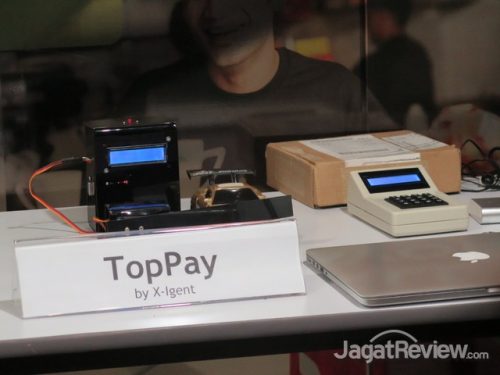 DOKU dan DyCodeEdu Serahkan Penghargaan Pemenang Kompetisi IoT Challenge 2016 2 20160727113113