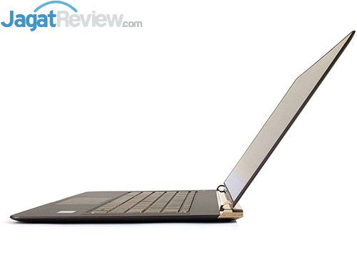 HP Spectre 13-v022TU Right Side