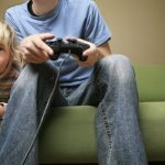 kids playing video game 600x337