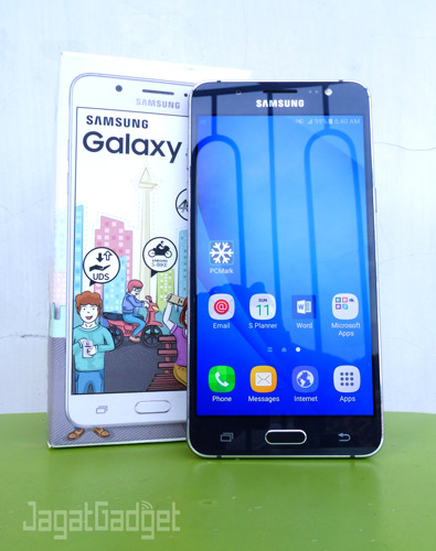 Review Samsung Galaxy J5: Low-End Samsung Jagokan Layar AMOLED