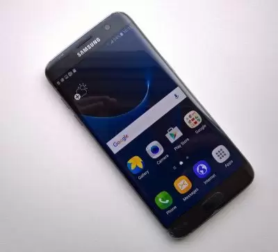 Samsung Galaxy S8 Gunakan Scanner Sidik Jari Optik 1 Samsung Galaxy S8 Gunakan Scanner Sidik Jari Optik