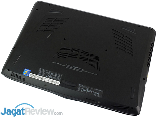 Review Notebook Gaming: Gigabyte P55W v6 12 gigabyte-p55w-v6-bottom-view