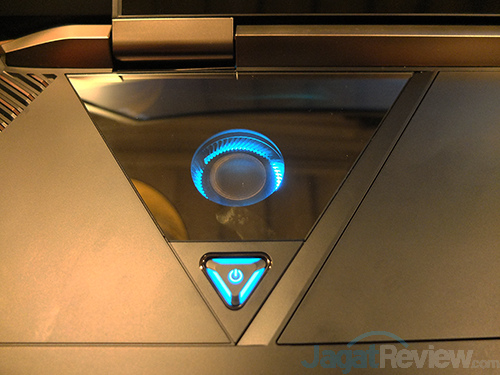 Melihat dari Dekat Notebook Gaming hands-on-acer-predator-21x-04